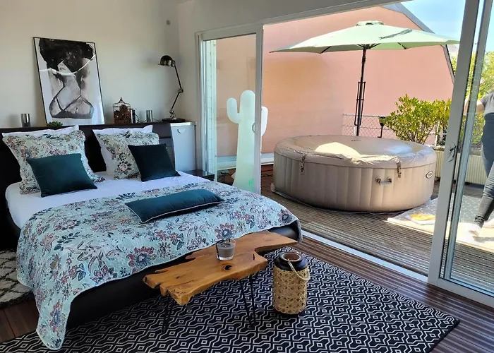 La Terrasse, Jacuzzi Et Vue Mer A 100M De La Plage